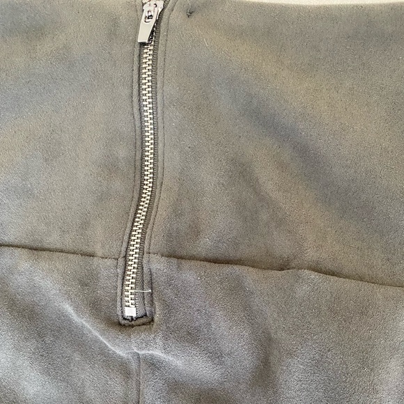 LADIES “BEBE” XS NARROW PANTS~SUEDE LIKE~SLATE GREEN COLOUR~LIKE NEW! - Picture 4 of 9